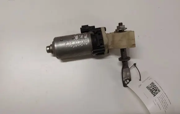 Toyota Avensis T250 Seat adjustment motor 8582033020 43944010080 1620006861