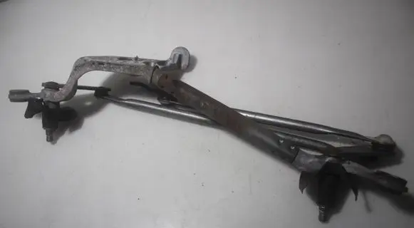 Toyota Yaris Front wiper linkage 