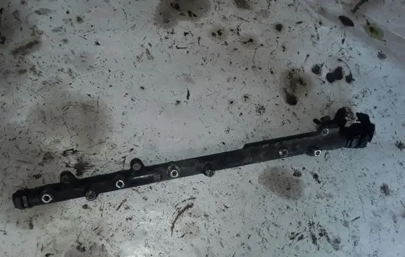 BMW 5 E60 E61 Fuel main line pipe 7788679 0445216008