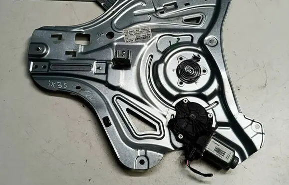 Hyundai ix35 Front door window regulator with motor 824702Y370U3 824702Y370 813102Y010