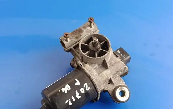 Front wiper linkage and motor