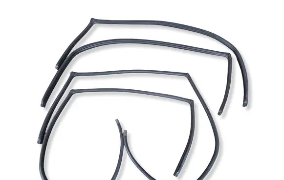 Mitsubishi Pajero Sport I Front door rubber seal 
