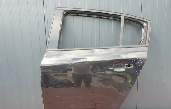 Chevrolet Cruze Front door