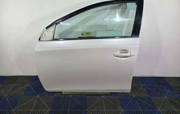 Toyota Auris E180 Front door PAINTCODE070