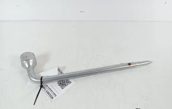 Nissan X-Trail T31 Wheel nut wrench 