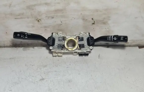 Toyota Camry Wiper turn signal indicator stalk/switch 8431006180
