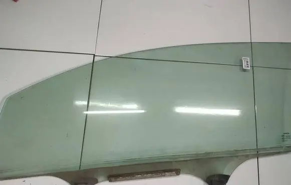 Toyota Auris 150 Front door window glass four-door as2