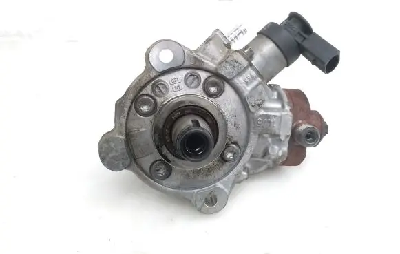 BMW X3 F25 Fuel injection high pressure pump 7810696 0445010517