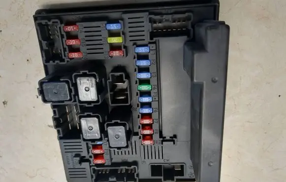 Nissan Qashqai Fuse box set 284B7JD01B 519136329 1018534663
