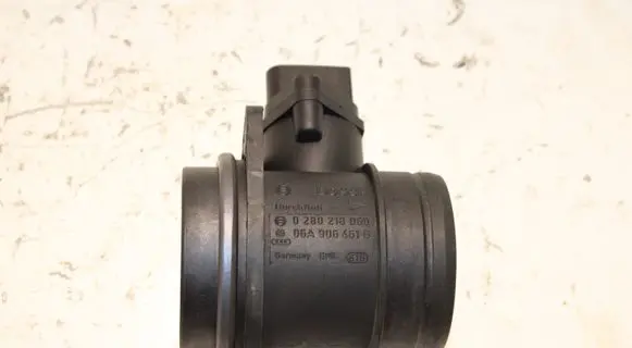 Volkswagen Touareg I Mass air flow meter 06A906461G