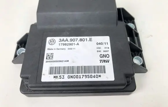 Volkswagen PASSAT B7 Hand brake control module 3AA907801E