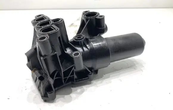 Skoda Octavia Mk4 Oil filter mounting bracket 05L115389AF