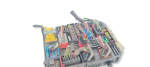 Peugeot 2008 II Fuse module 9855665180