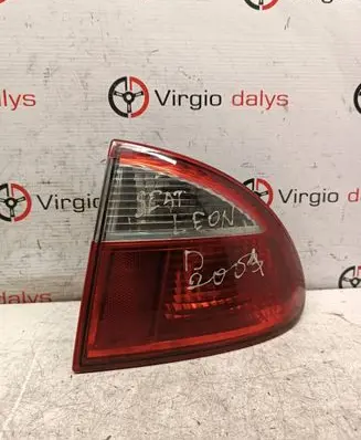 Seat Leon (1M) Rear/tail lights 1M6945096A 1M6945112