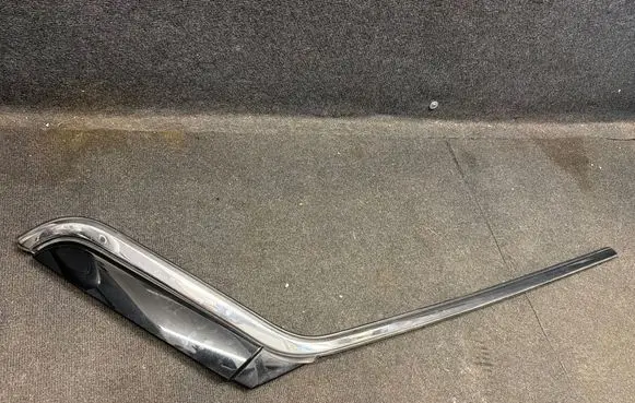 Jeep Grand Cherokee WL Rear side glass trim 6YK05TRMAA