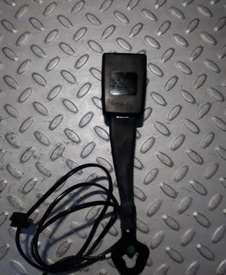 Front seatbelt buckle