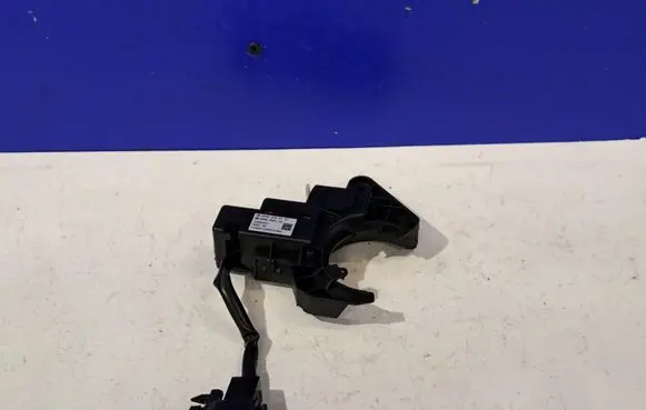 Mercedes-Benz C W204 Seat adjustment motor A2048702151