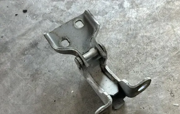 Renault Trafic III (X82) Front door upper hinge 804005400R