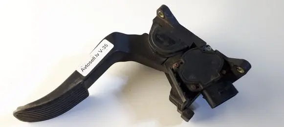 Mercedes-Benz Vito Viano W638 Accelerator throttle pedal 0281002335 A9013000404