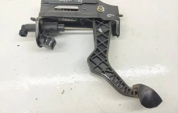 Volkswagen Golf IV Clutch pedal 1J1721321