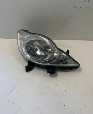 Peugeot 107 Headlight/headlamp 811100H030 89033104