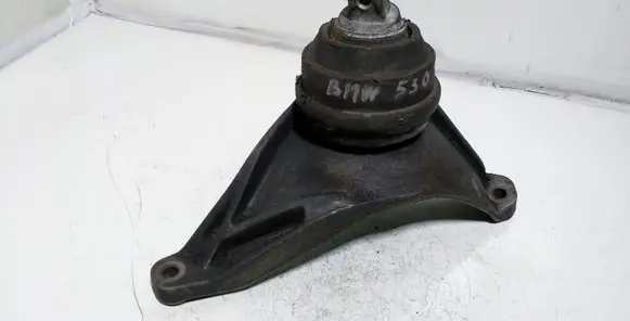 BMW 5 E39 Engine mount bracket 1096080