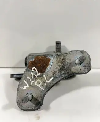 Mercedes-Benz E W212 Front door upper hinge A047058