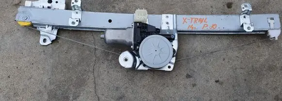 Nissan X-Trail T32 Front door window regulator with motor 807314CA1A 0620403420