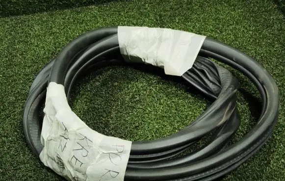 Rear door rubber seal (on body)