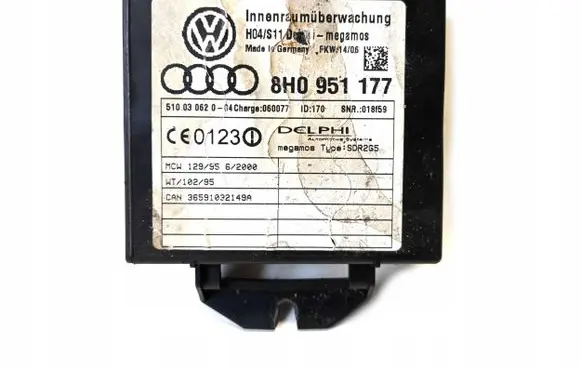Audi A4 S4 B7 8E 8H Alarm control unit/module 8H0951177