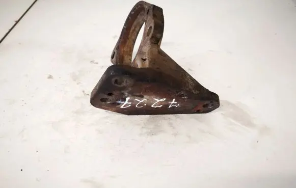 Toyota Avensis Verso Engine mounting bracket