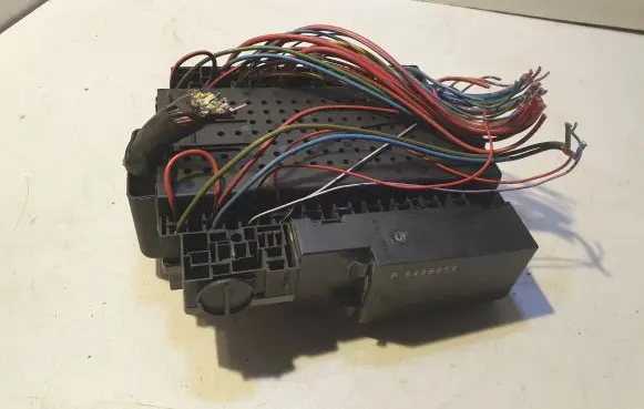 Volvo S80 Relay mounting block 9496959 P9496959