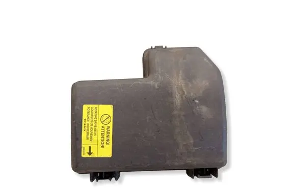 Volvo XC90 Fuse box cover 8645259