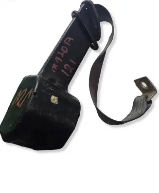 Mazda 121 Front seatbelt E40419138