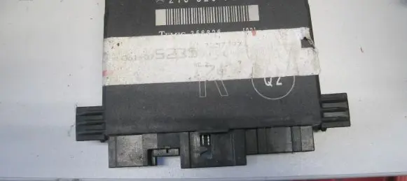 Mercedes-Benz E W210 Door control unit/module 2108207626