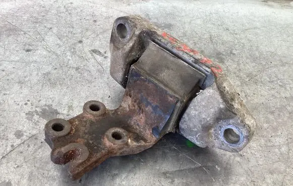 Volvo XC90 Engine mount bracket 34783797