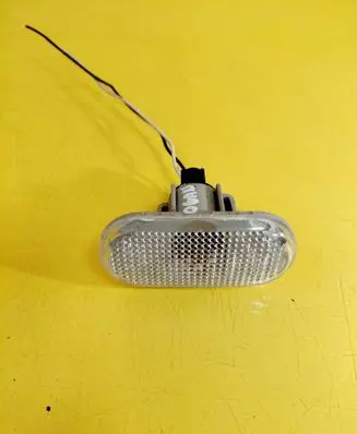 Dacia Logan I Front fender indicator light 8200257884