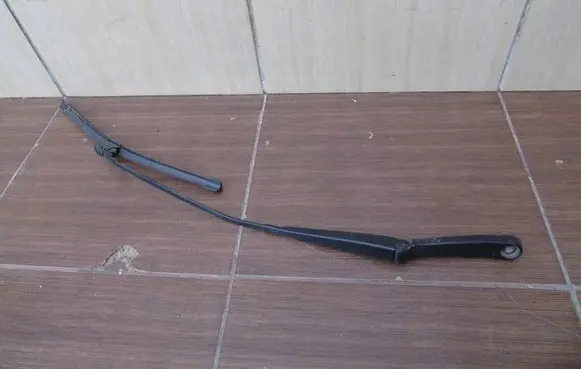 Seat Ibiza III (6L) Front wiper blade arm 6L1955410C