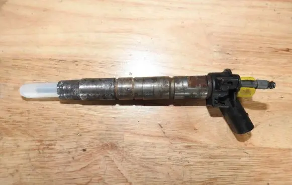BMW 5 F10 F11 Fuel injector 0445116024