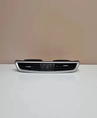 Nissan Qashqai Dash center air vent grill 68750 4EA0A