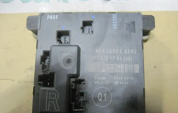 Mercedes-Benz E W211 Door control unit/module 2118703285
