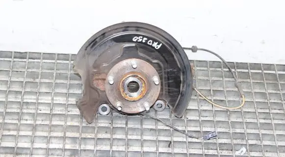 Nissan Leaf II (ZE1) Front wheel hub