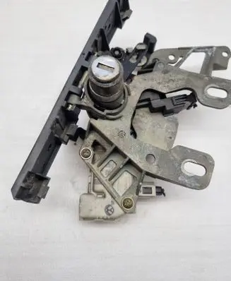 Volkswagen PASSAT B5 Tailgate exterior lock 3B0827297