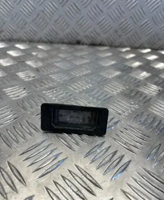 BMW 5 G30 G31 Number plate light 7410302