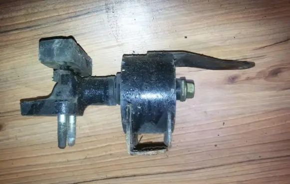 Toyota Corolla E110 Engine mount bracket 1236211240