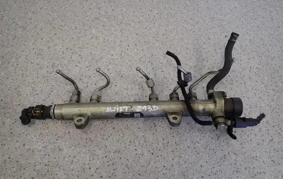 Suzuki Swift Cultus Fuel injector supply line/pipe 