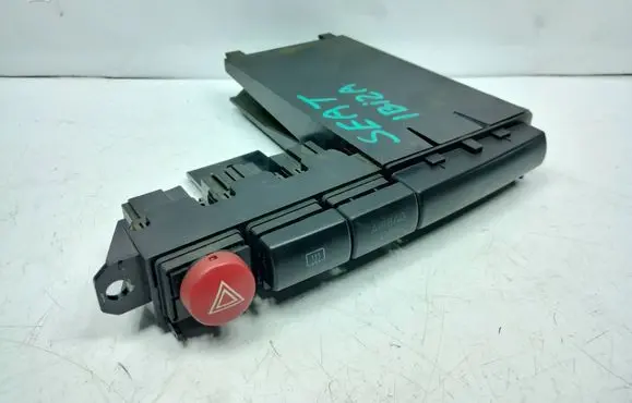 Seat Ibiza III (6L) Hazard light switch 6L1858815 M8255