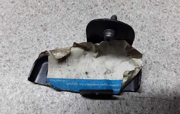 Mercedes-Benz S W221 Front bumper mounting bracket A2216200483