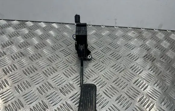 Lexus CT 200H Accelerator throttle pedal 7811076081 1988002000