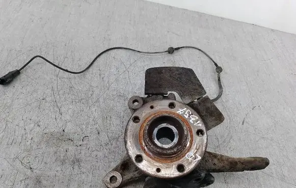 Peugeot 407 Front wheel hub spindle knuckle